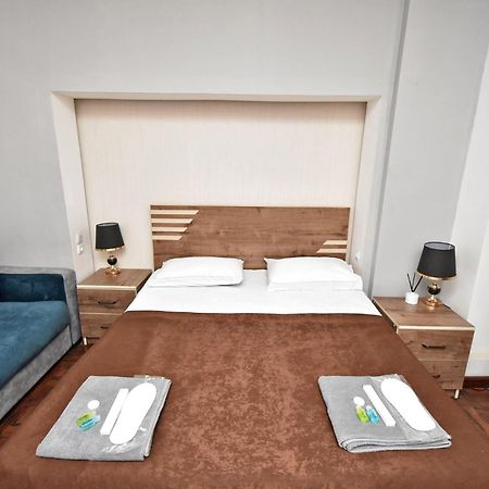 A&S Hotel Yerevan Bagian luar foto