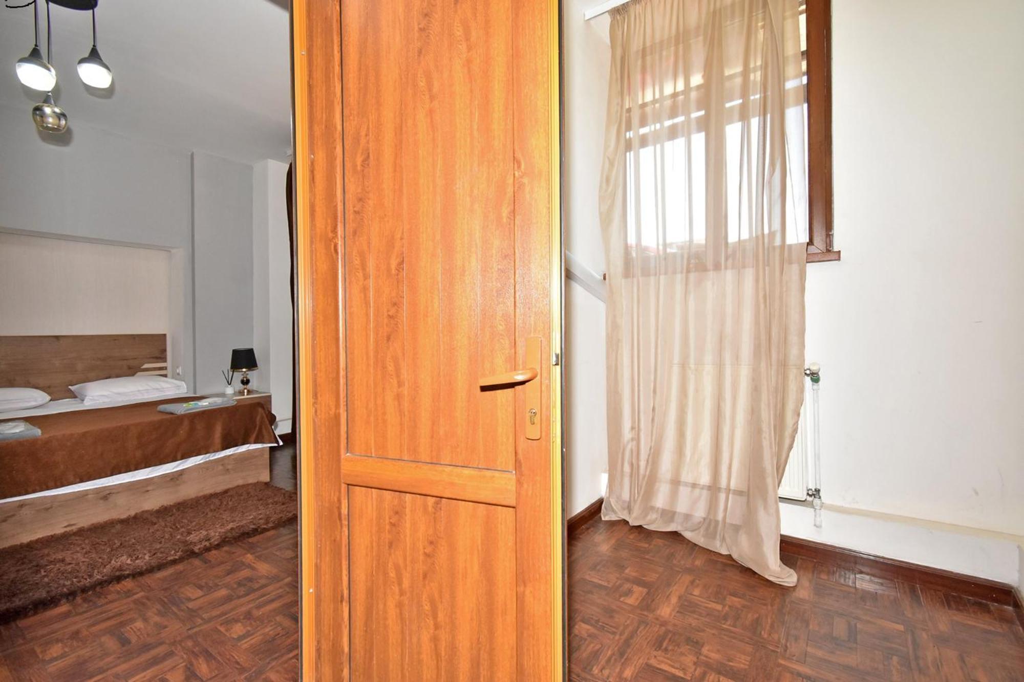 A&S Hotel Yerevan Bagian luar foto