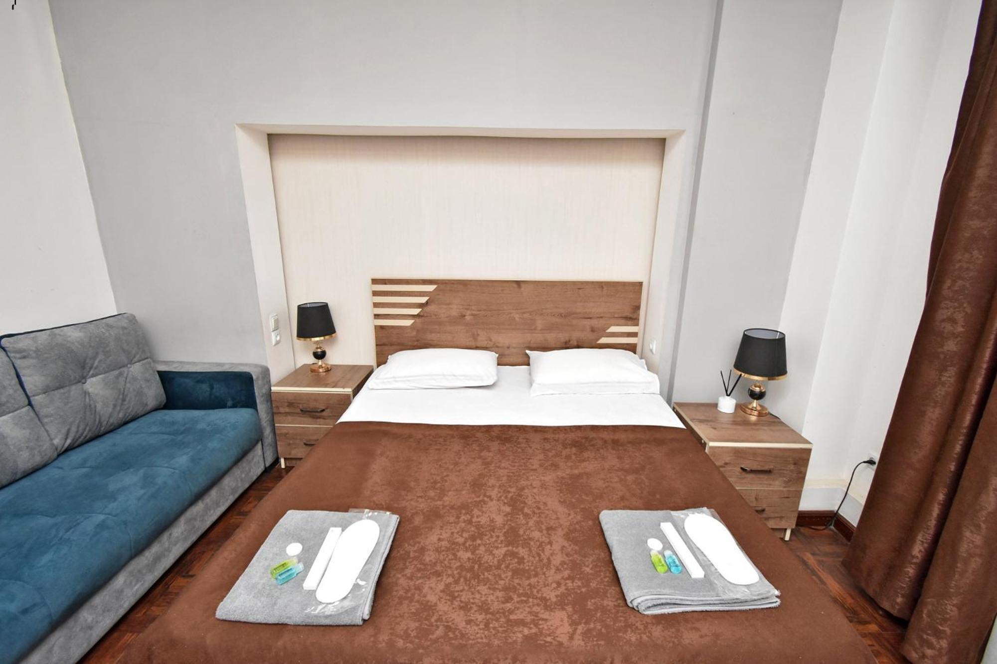 A&S Hotel Yerevan Bagian luar foto