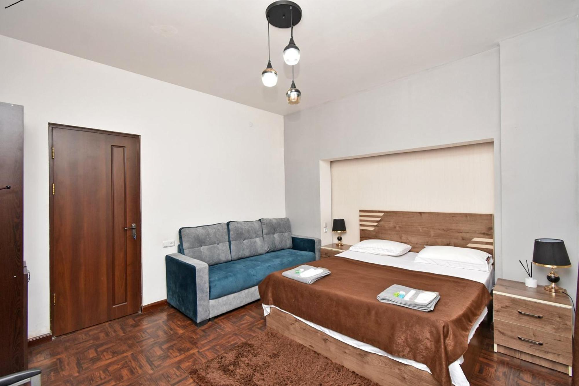 A&S Hotel Yerevan Bagian luar foto