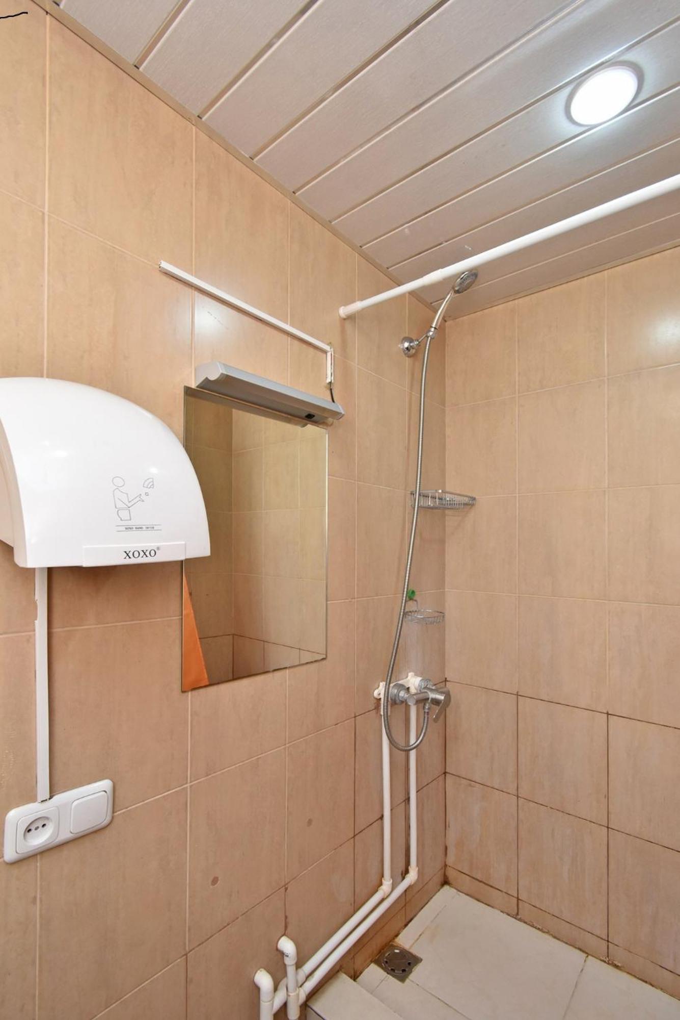 A&S Hotel Yerevan Bagian luar foto