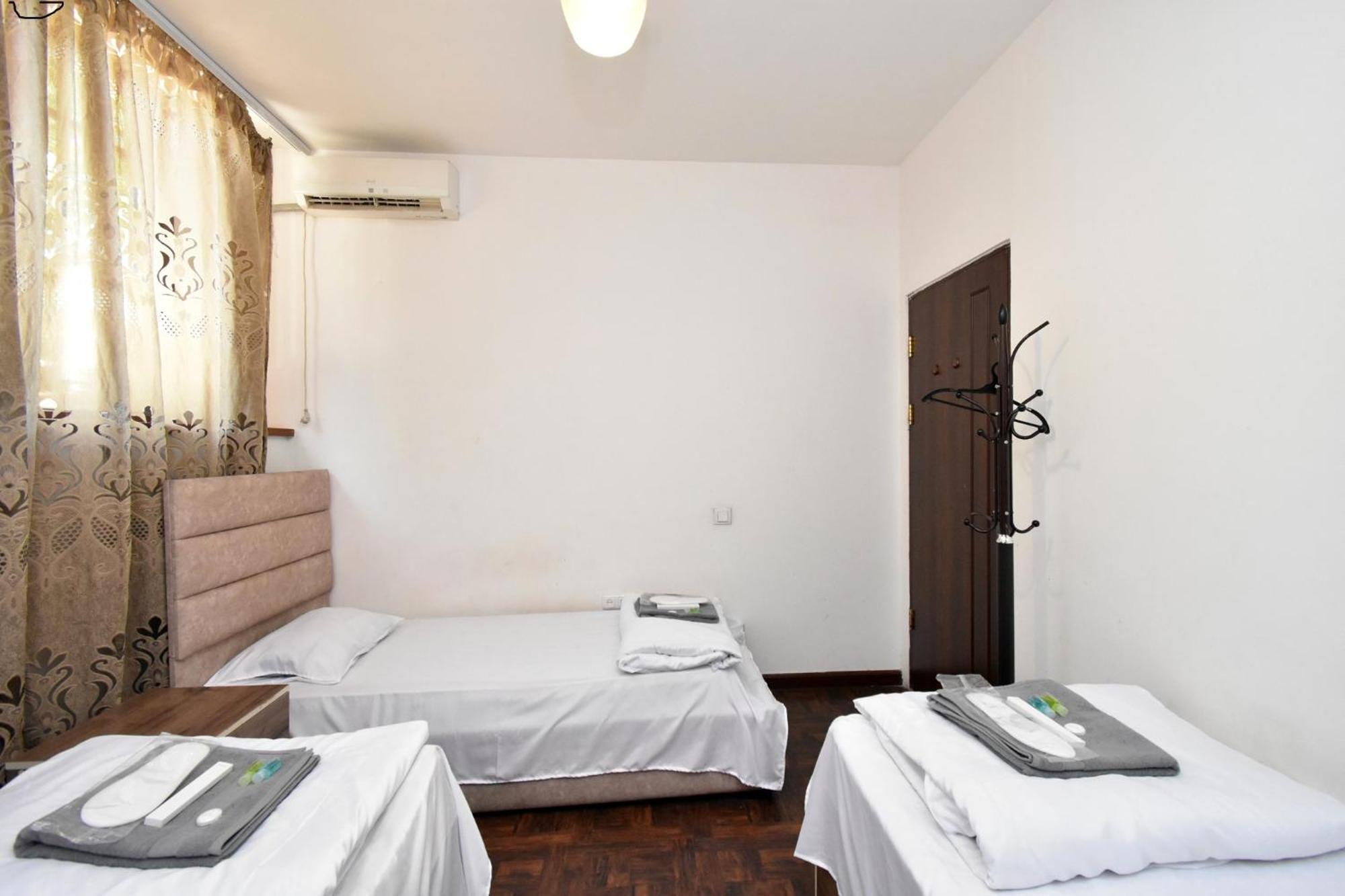 A&S Hotel Yerevan Bagian luar foto