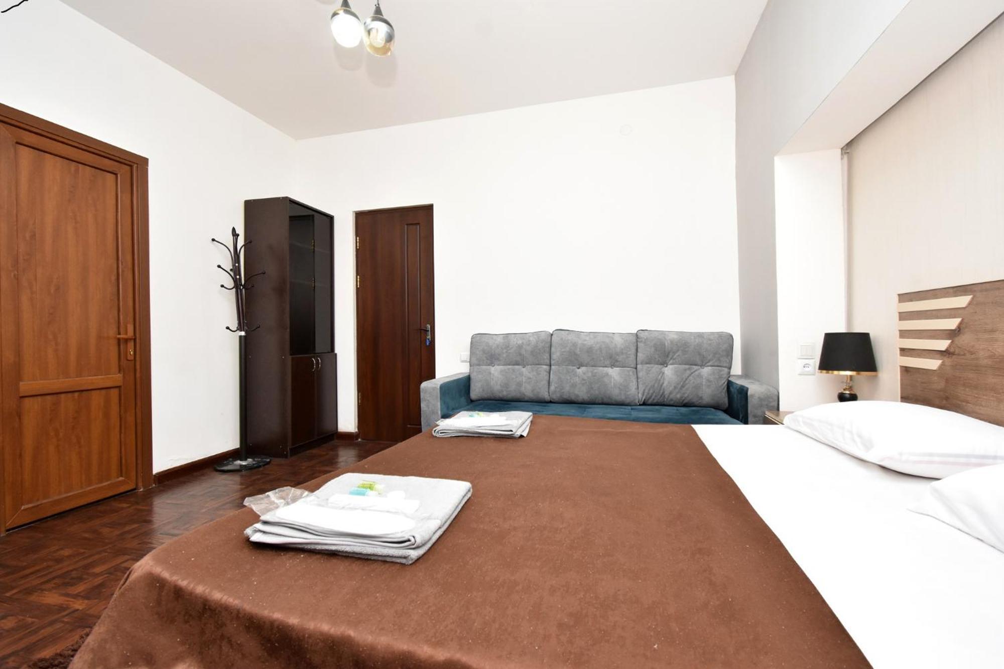 A&S Hotel Yerevan Bagian luar foto